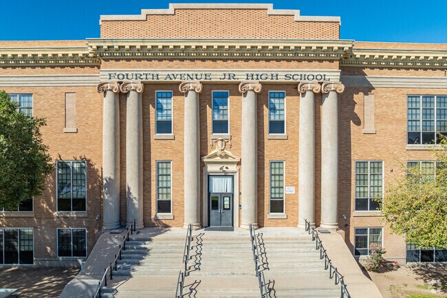 Fourth Avenue Junior High School has approximately 356 students with a 13:1 student-teacher ratio.