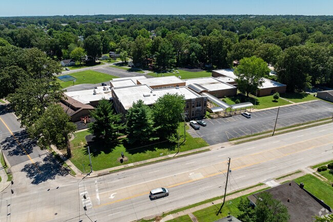 The student population of Mcnabb Elementary School is 361 and the school serves K-5.