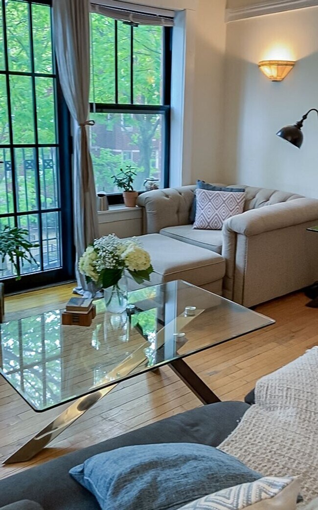 643 W Arlington Place unit 2, Chicago, IL 60614 - photo 2