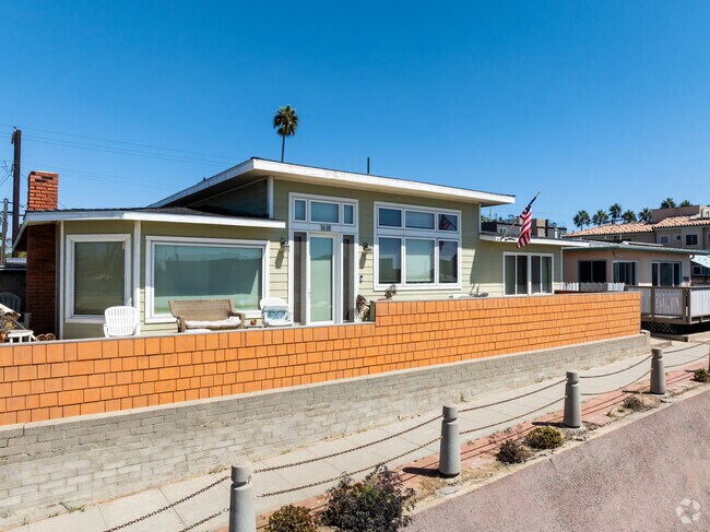 There are midcentury homes that sit along an elevated walkway just east of the beach.