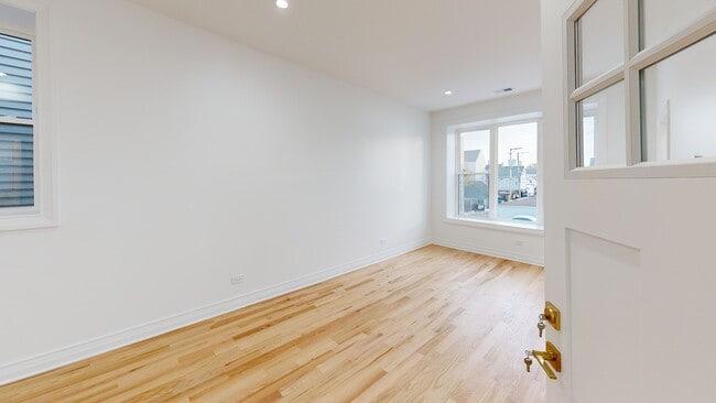 1818 W 46th St, Chicago, IL 60609 - photo 3