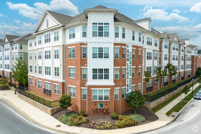 Verde West at Howard Square is a luxury apartment complex located in Jessup.