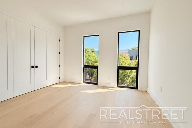 33 Pilling St, Brooklyn, NY 11207 - photo 6