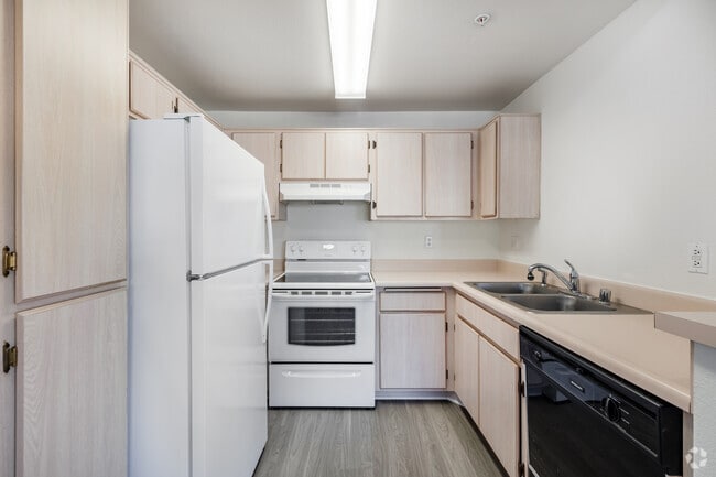 Seasons at Redondo Beach, Redondo Beach, CA 90277 - photo 3