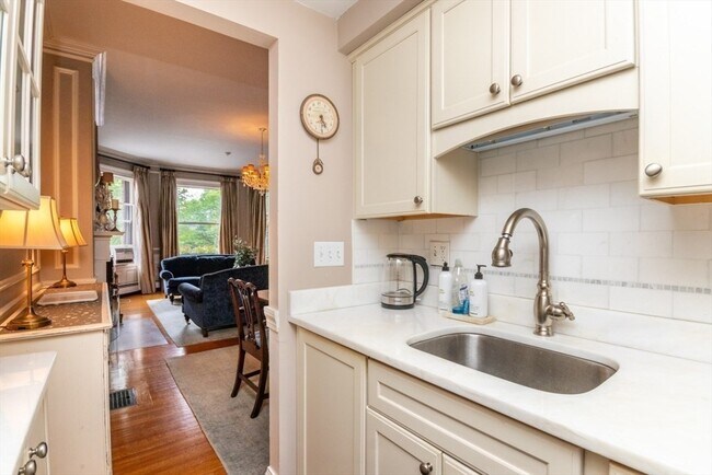 154 Beacon St unit 2, Boston, MA 02116 - photo 2