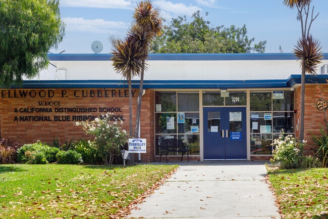The entrance walkway to Cubberley School in Plaza, Long Beach.