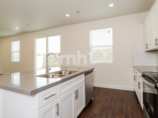 13877 E 101st Ave, Commerce City, CO 80022 - photo 4