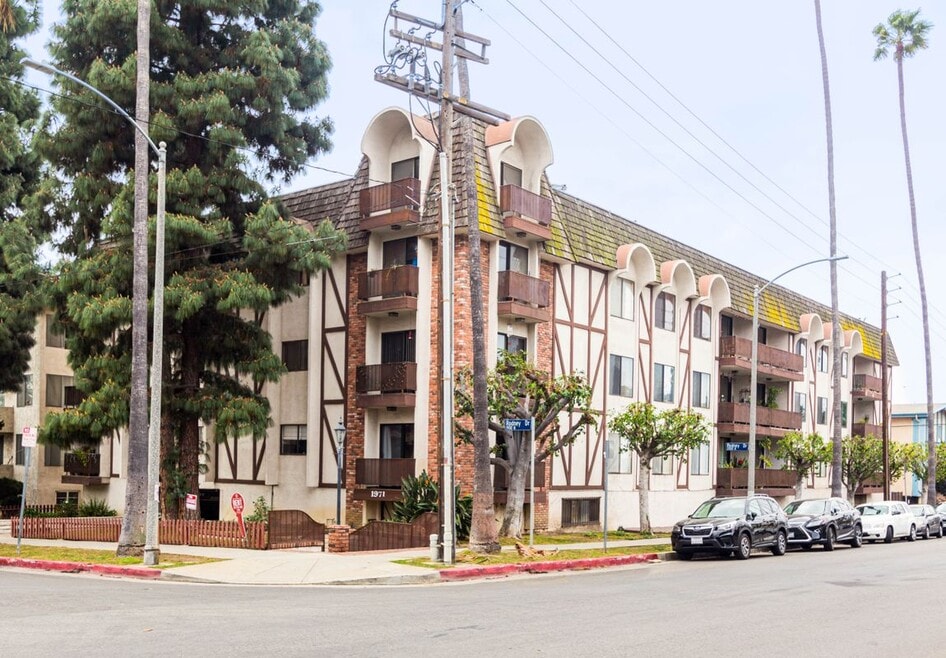 1971 Rodney Dr, Los Angeles, CA 90027 - photo 1