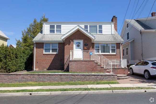 Cape Cod-style homes in Garfield offer cozy charm with compact yards, perfect for low-maintenance living.