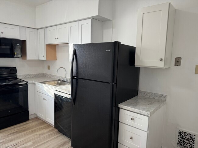 5704 Darlington Rd unit Flr 1, Pittsburgh, PA 15217 - photo 4