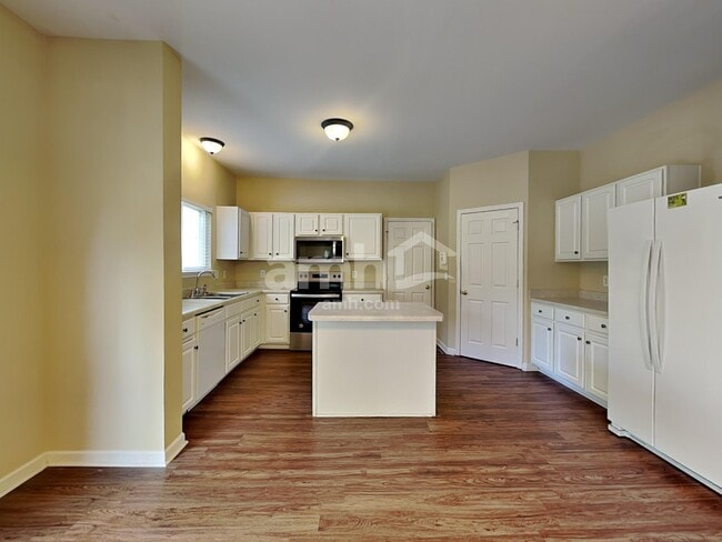 302 Forest Bend Dr, Mount Juliet, TN 37122 - photo 3