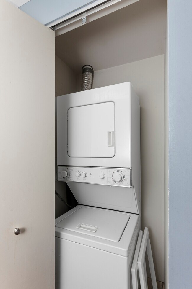 2300 N Commonwealth Ave unit 1A, Chicago, IL 60614 - photo 3