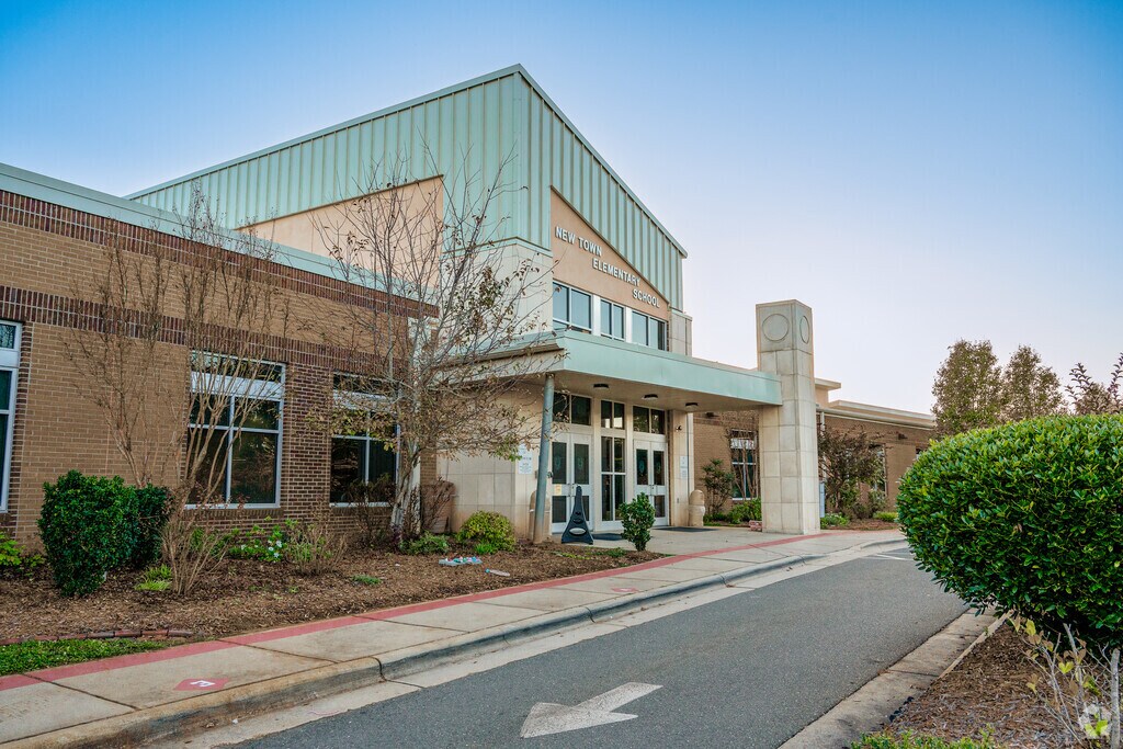 New Town Elementary provides education in the neighborhood of 
Union County.