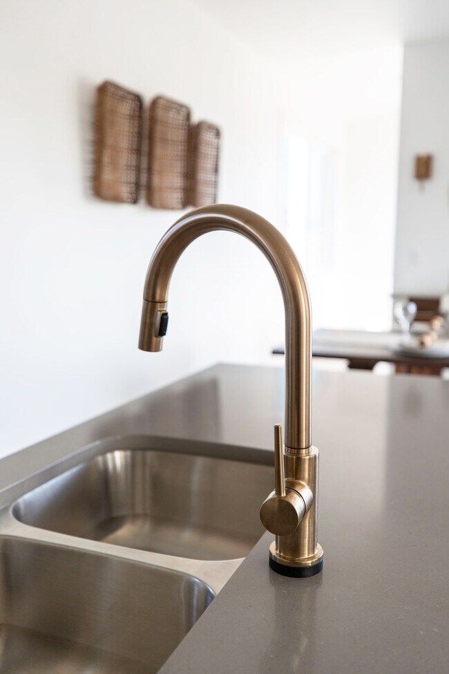 6605 - Kitchen Sink.jpg