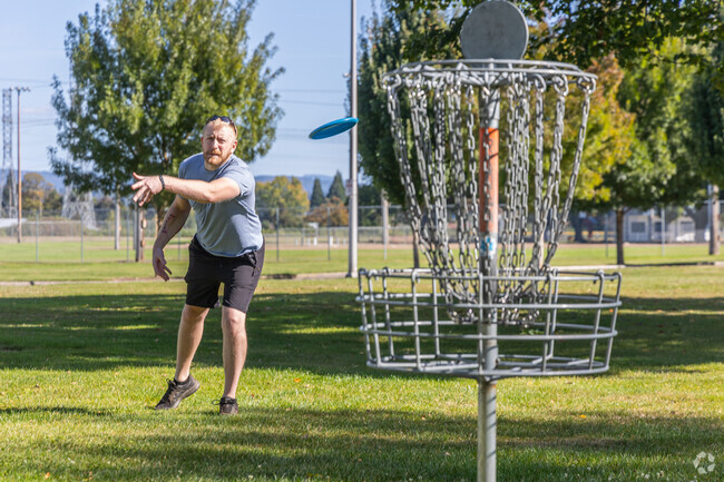 Roy Morse park offers a 9 hole disc golf course in West Longview.