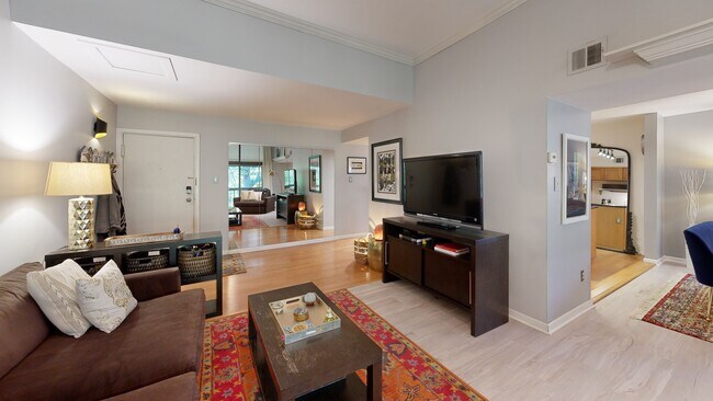 1670 Parkcrest Cir unit 3B/300, Reston, VA 20190 - photo 2