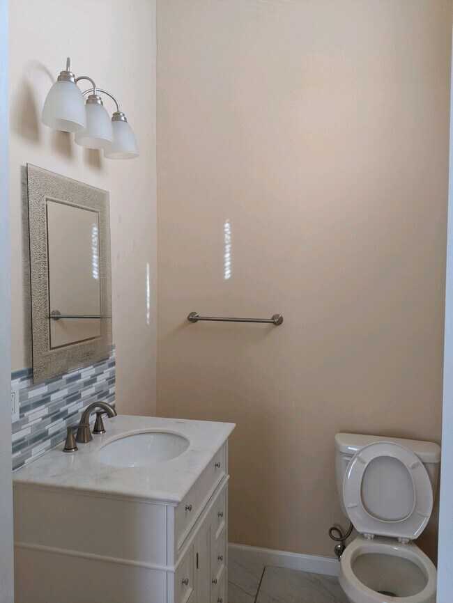 3326 Ruckle St unit Rear Apartment, Indianapolis, IN 46205 - photo 6