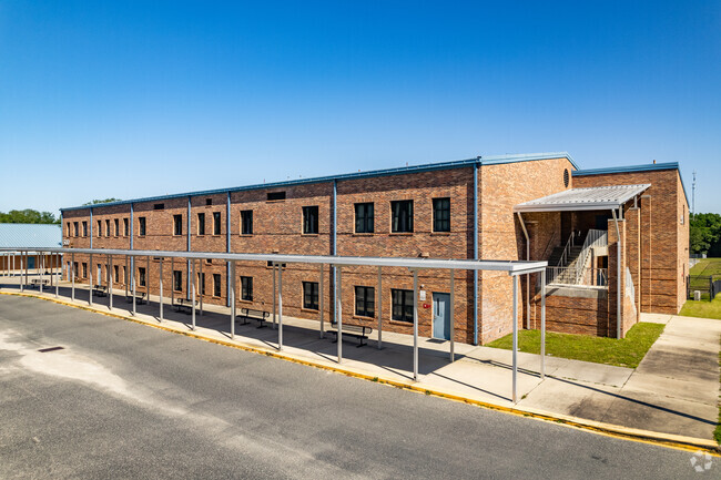 Eustis Middle School is a rural public school with a student-teacher ratio of 16 to 1.