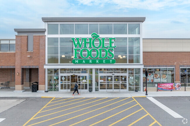 Elmhurst residents have a number of choices where to shop for groceries.