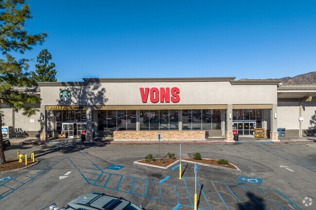 When locals need groceries they shop at the nearby Vons in East Simi Valley.