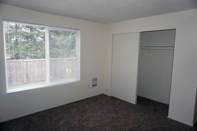 Heritage Woods Apartments, Redmond, WA 98052 - photo 7