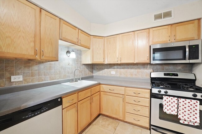 Sheridan Point Condominiums unit 808, Chicago, IL 60660 - photo 7