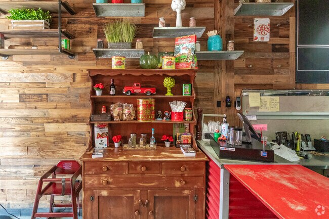 Rustic Pizza welcomes diners daily in Grant City.