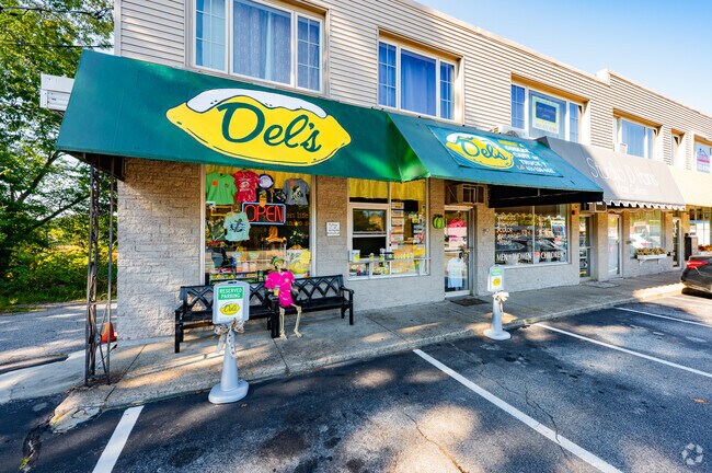 Conveniently located on Route 1 is a well-known Rhode Island staple: Del's Lemonade.