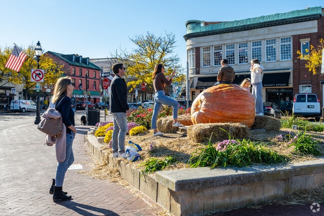 You are not far from Historic Downtown Annapolis when you live in Selby-on-the-Bay.
