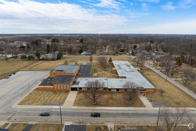 Mollie B. Hoover Elementary School has a student-teacher ratio of 13 to 1.