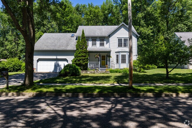 Explore modern style homes in Appletree Point.