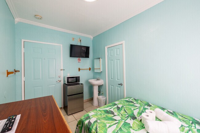 Cabana, Hialeah, FL 33010 - photo 6