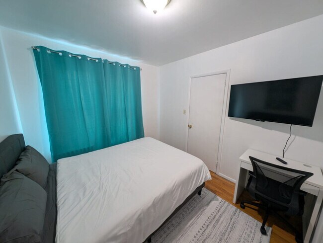 320 E 96th St unit ID1032038P, New York, NY 10128 - photo 2