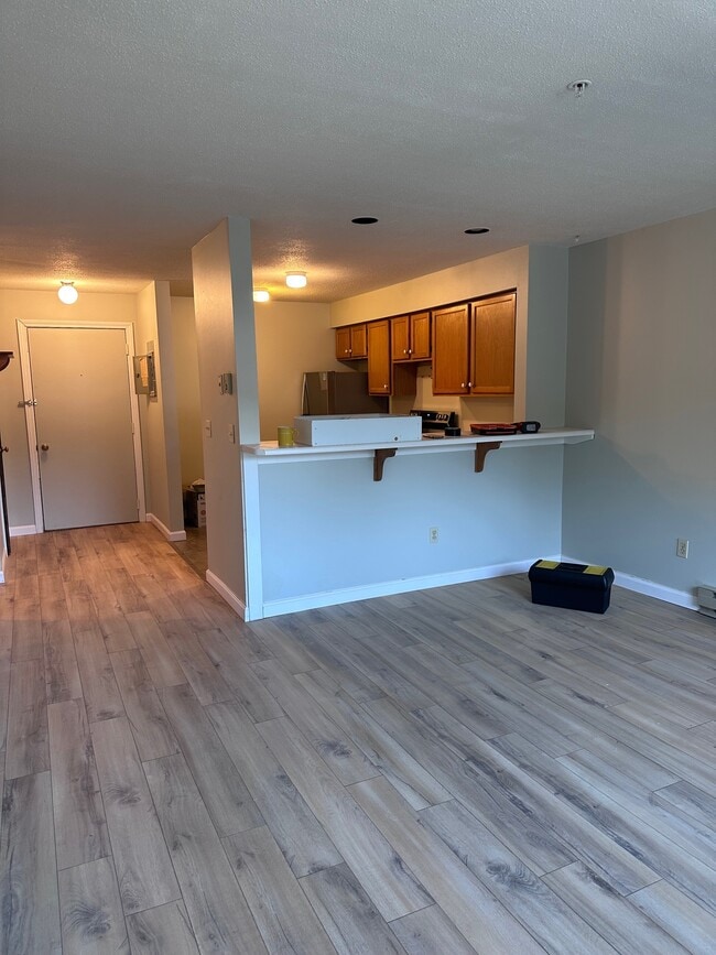 LR to Entry & Kitchen