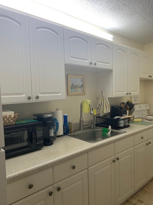 1061 SE Monterey Rd unit D, Stuart, FL 34994 - photo 2