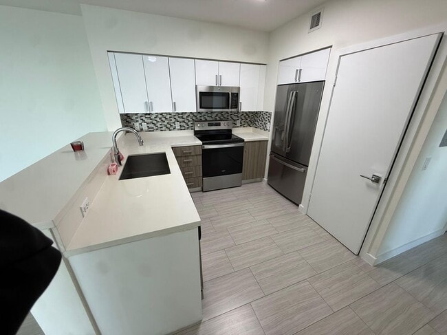 Miami Bay Waterfront Midtown Residences, Miami, FL 33137 - photo 6