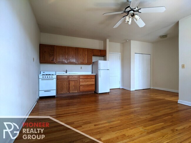 1044 W George St unit 1050-205, Chicago, IL 60657 - photo 4