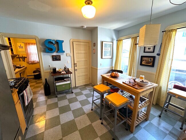 178 Oak Hill Ave unit First Floor, Pawtucket, RI 02860 - photo 6