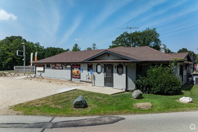 Bloomfield’s 2 Brothers Bar & Grill brings neighbors together over burgers, beer and games.