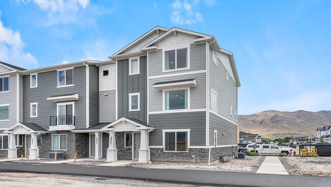 3947 N Aggie Dr unit 301, Eagle Mountain, UT 84005 - photo 3