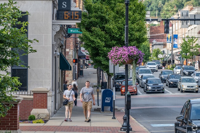 Young Brookhaven couples looking for an urban experience venture into the city to explore.