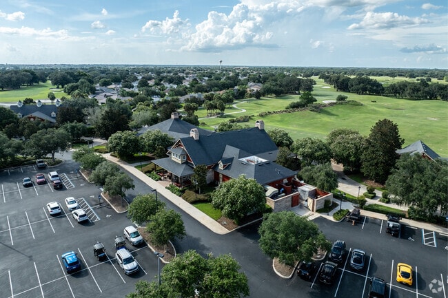 Arnold Palmer Legends Country Club features a restaurant and other amenities.