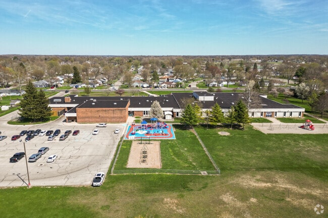 Grissom Memorial Elementary School is a public elementary school in Muncie that has a student teacher ratio of 14 to 1.