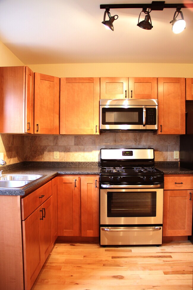 53 St Mary's St unit 1, Burlington, VT 05401 - photo 3