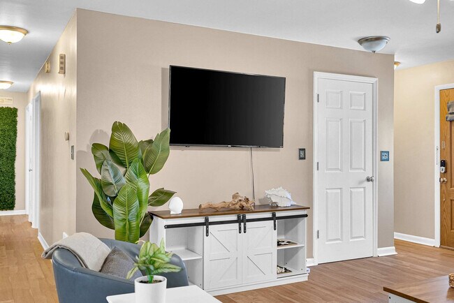 897 Imperial Dr unit ID1244950P, Largo, FL 33771 - photo 4