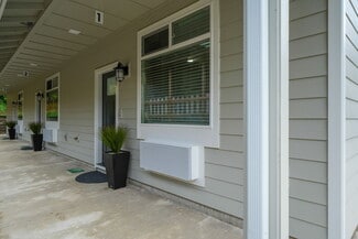 195 NW 6th St, Toledo, OR 97391