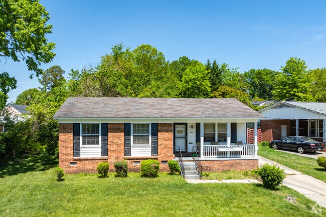 Benbow Park residents care about their curb appeal with well manicured lawns.