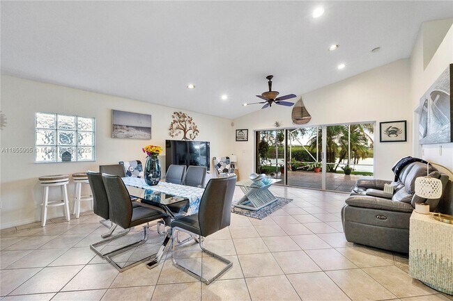 11851 SW 7th St, Pembroke Pines, FL 33025 - photo 5