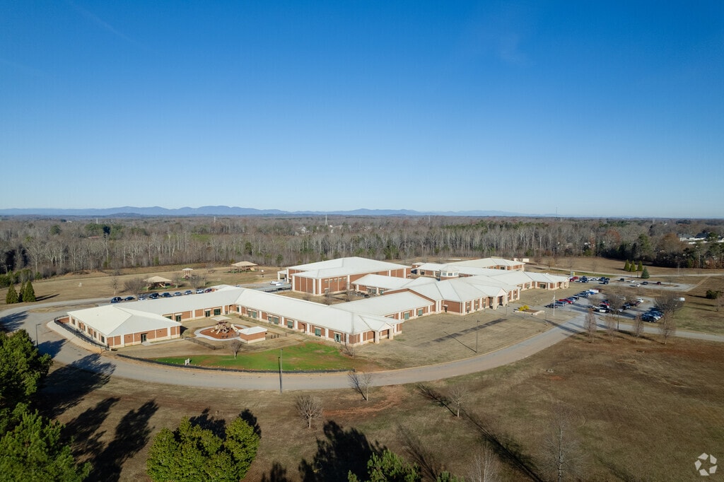 The side view of Fairforest Elementary School