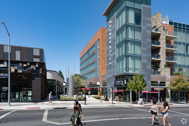 Stanly Ranch residents enjoy strolling downtown Napa streets and shopping.